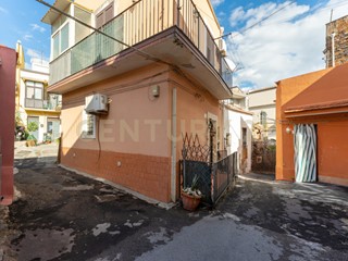 Casa Indipendente in Vendita a Catania, 99'000&euro;, 69 m², arredato