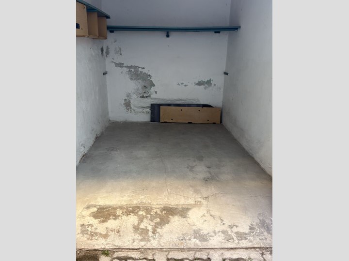 Capannone in Vendita a Torino, zona San Donato, 11'000&euro;, 11 m², con Box