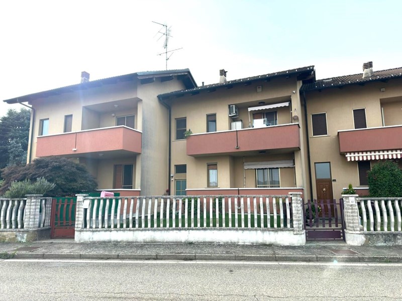 Casa Indipendente in Vendita a Vercelli, 170'000&euro;, 200 m², con Box