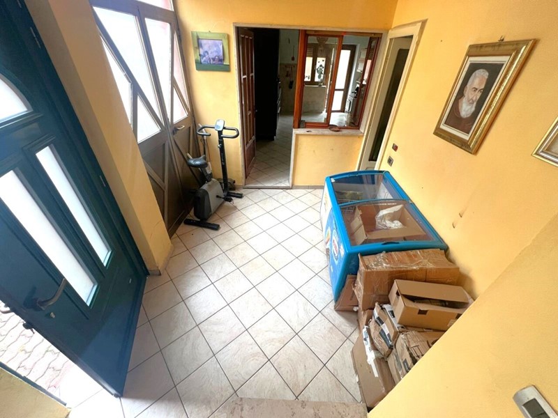 Casa Indipendente in Vendita a Stroppiana, 85'000&euro;, 180 m²
