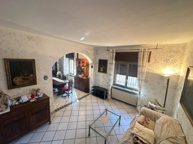 Casa Indipendente in Vendita a Vercelli, 190'000&euro;, 192 m², con Box