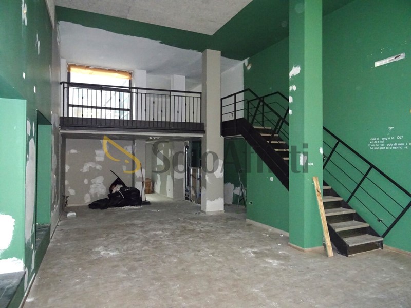 Capannone in Affitto a Senigallia, zona Centro, 1'600&euro;, 85 m²