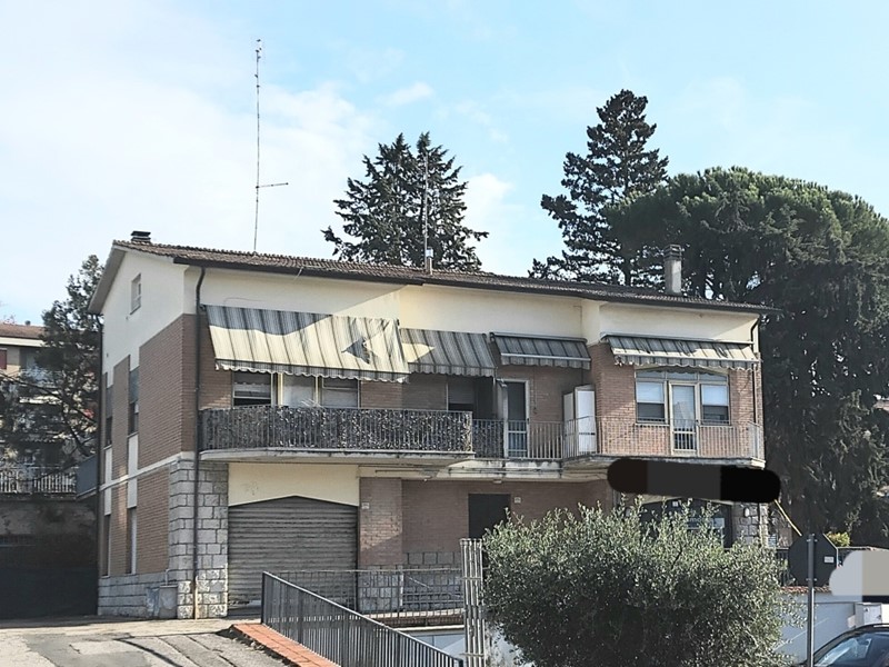 Trilocale in Vendita a Perugia, 98'000&euro;, 95 m²