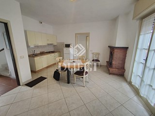 Trilocale in Vendita a Viareggio, zona Torre Del Lago Puccini, 169'000€, 65 m², arredato