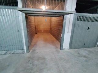 Box in Vendita a Massa, zona Marina di Massa, 27'000&euro;, 15 m², con Box