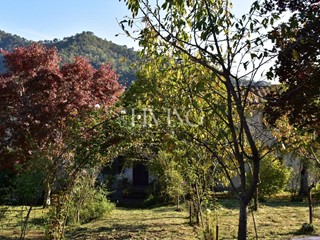 Casale in Vendita a Lucca, zona Sant'Ilario di Brancoli, 1'170'000&euro;, 230 m², arredato