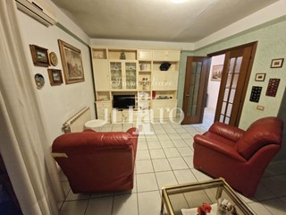 Appartamento in Vendita a Firenze, zona Brozzi, 285'000€, 110 m², con Box