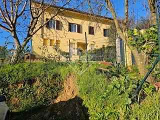 Appartamento in Vendita a Carrara, 295'000&euro;, 123 m², arredato