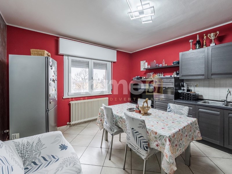 Trilocale in Vendita a Bagnolo in Piano, 99'000&euro;, 74 m², con Box