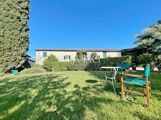 Casale in Vendita a Lucca, zona Vicopelago, 620'000&euro;, 320 m²