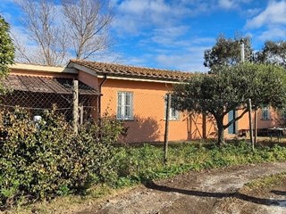 Villa bifamiliare in Affitto a Pisa, zona Ospedaletto, 1'200&euro;, 70 m², arredato
