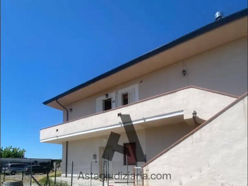 Appartamento in Vendita a Bientina, 84'000&euro;, 109 m², con Box