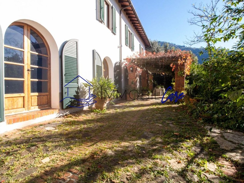 Villa in Vendita a San Giuliano Terme, zona Rigoli, 650'000&euro;, 390 m², con Box