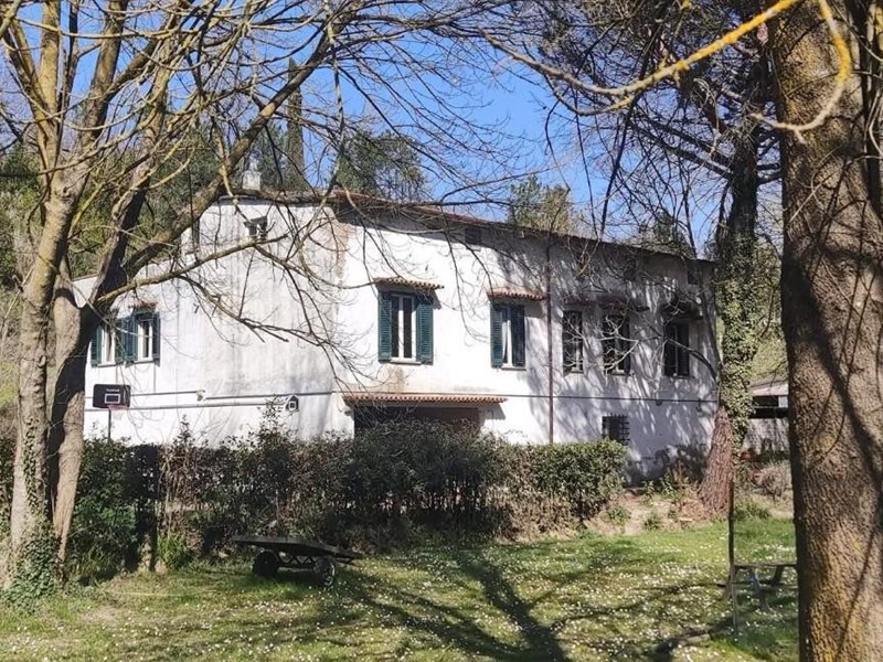 Casa di corte in Vendita a Casciana Terme Lari, zona Lari, 322'000&euro;, 552 m²