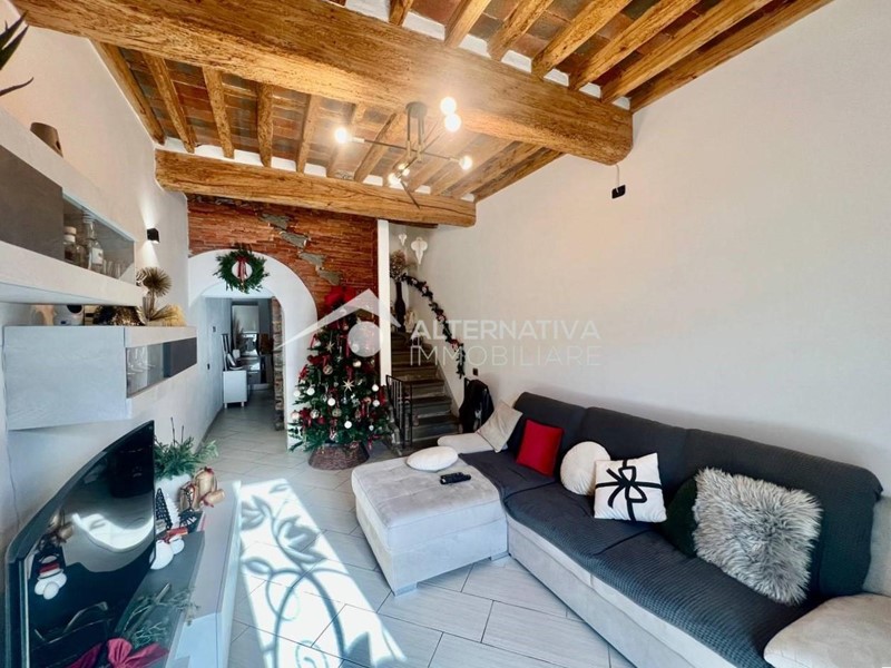 Casa Indipendente in Vendita a Lucca, zona San Pietro a Vico, 219'000&euro;, 168 m², arredato
