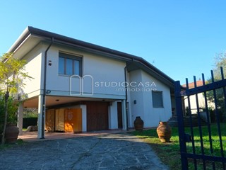 Villa in Vendita a San Giuliano Terme, zona Colignola, 490'000&euro;, 190 m², arredato, con Box