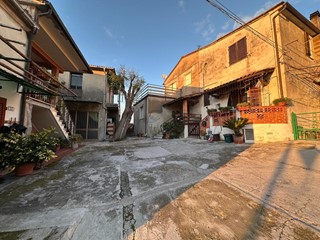 Casa Semi Indipendente in Vendita a Crespina Lorenzana, zona Lorenzana, 125'000&euro;, 150 m²