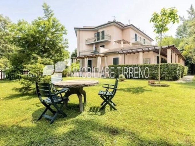 Bilocale in Vendita a Massa, zona Poveromo, 205'000&euro;, 60 m², arredato