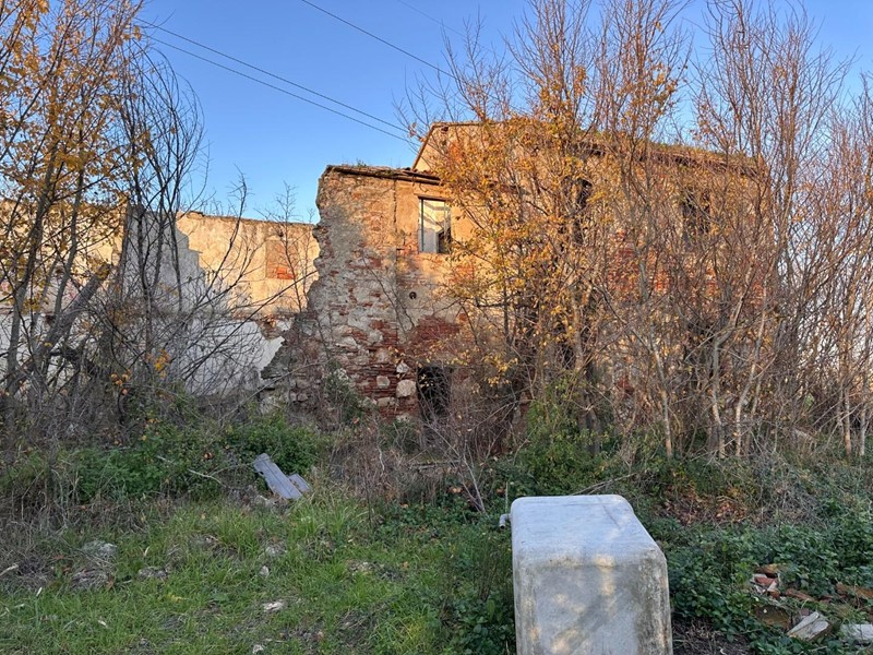 Casa di corte in Vendita a Cascina, 75'000&euro;, 150 m², con Box