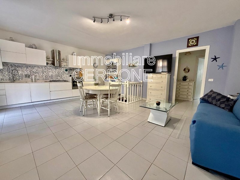 Quadrilocale in Vendita a Cecina, zona Cecina Marina, 325'000&euro;, 88 m², arredato, con Box