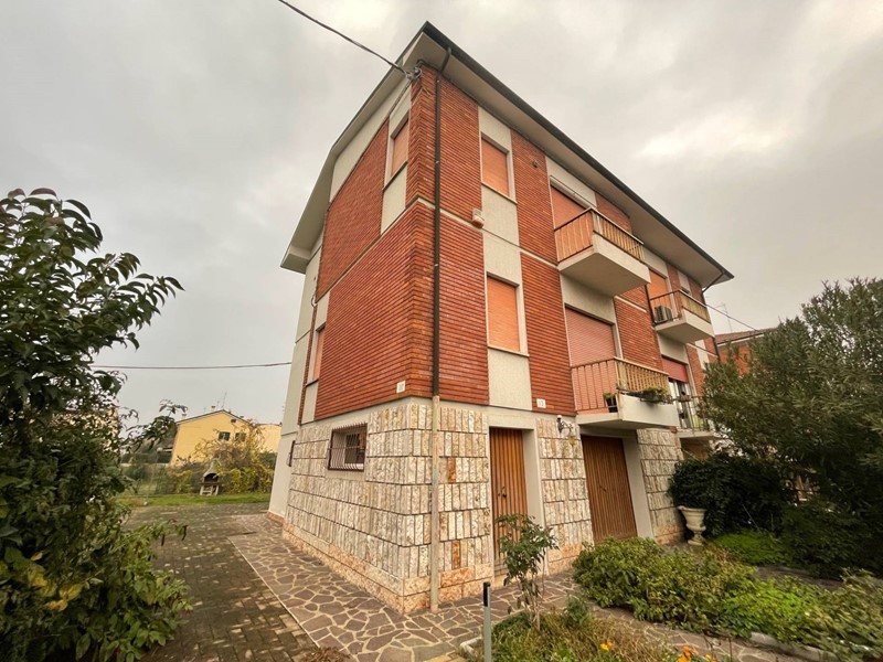 Casa Indipendente in Vendita a Ferrara, 249'000&euro;, 200 m²