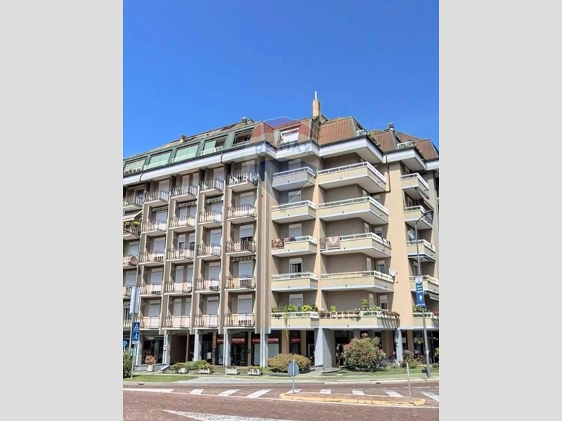 Attico in Vendita a Luino, 250'000&euro;, 130 m²