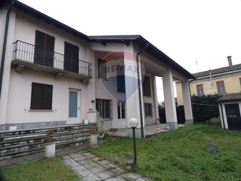 Casa Semi Indipendente in Vendita a Corteolona e Genzone, 230'000&euro;, 340 m²