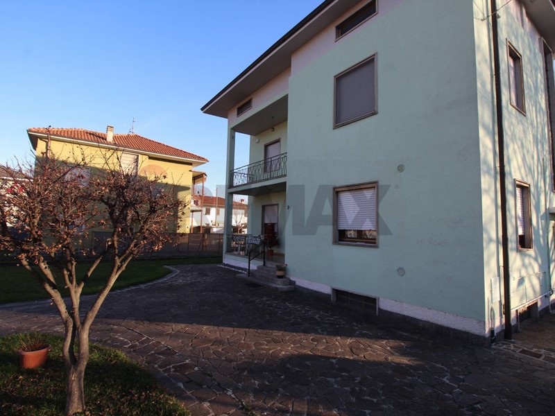 Quadrilocale in Vendita a Ponte San Pietro, 189'000&euro;, 130 m²