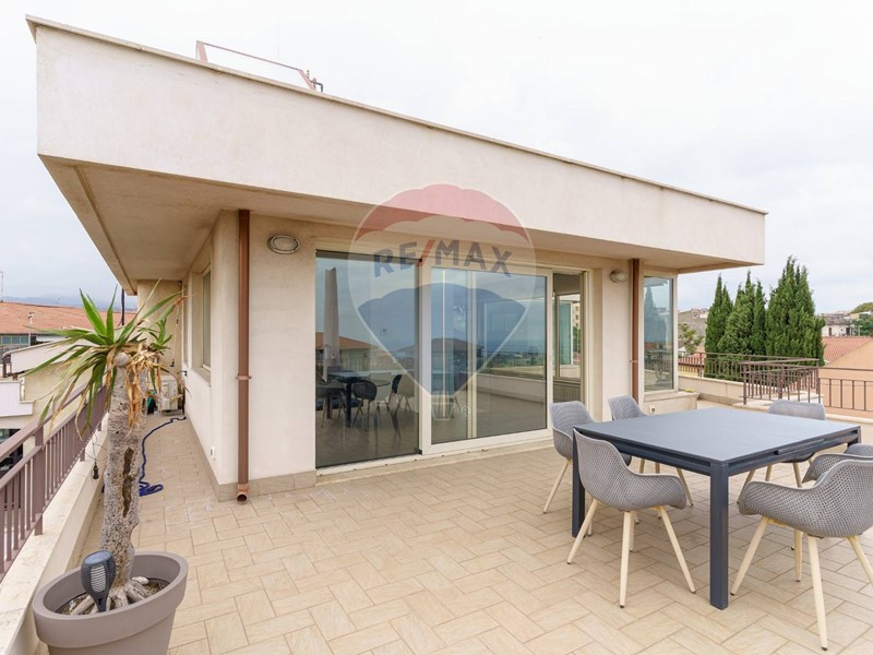 Attico in Vendita a Gravina di Catania, 198'000€, 122 m², con Box
