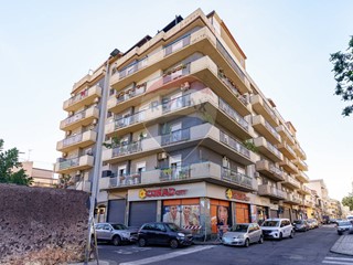 Appartamento in Vendita a Catania, 180'000&euro;, 135 m²