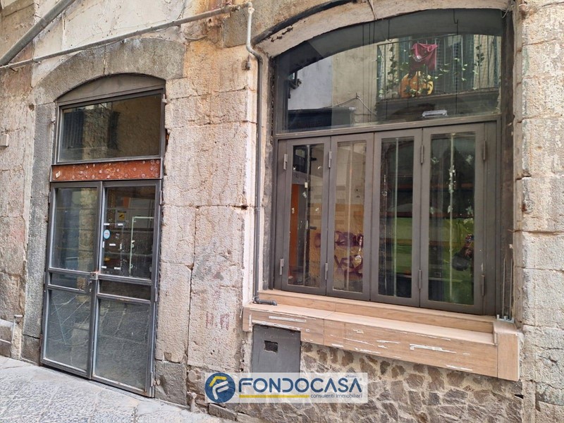 Attività commerciale in Affitto a Salerno, 550&euro;, 40 m²