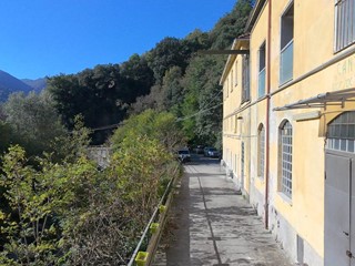 Capannone in Vendita a Varazze, 340'000&euro;, 1550 m²