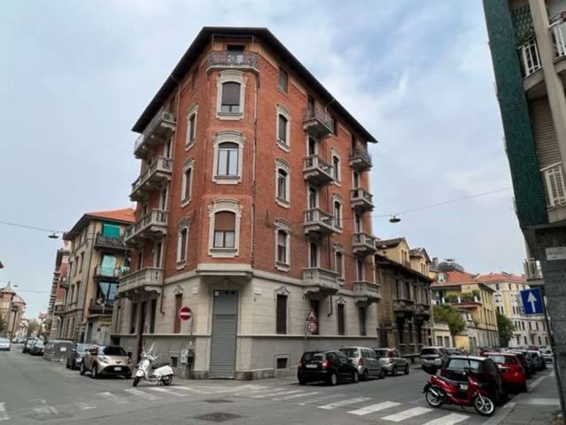 Appartamento in Vendita a Torino, 460'000&euro;, 133 m²