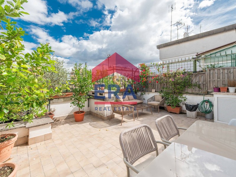 Attico in Vendita a Roma, 550'000&euro;, 80 m²
