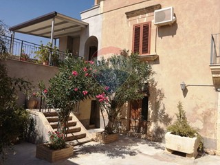 Rustico in Vendita a Mineo, 300'000&euro;, 360 m²