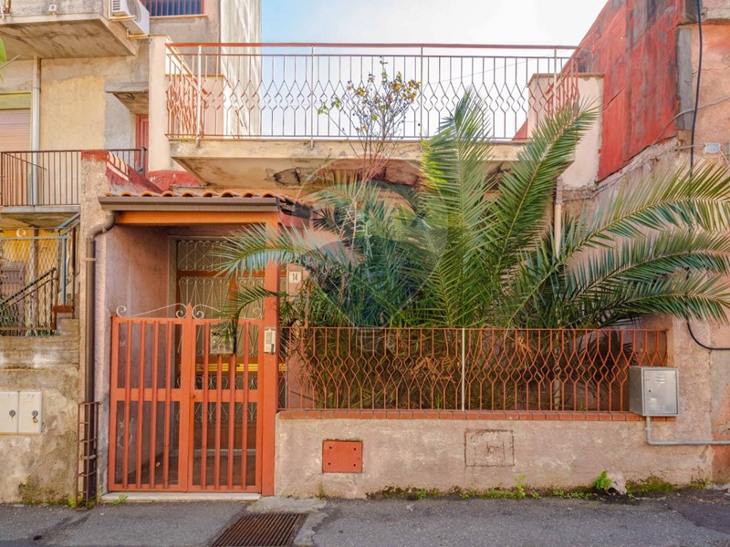 Casa Indipendente in Vendita a Viagrande, 78'000&euro;, 120 m²