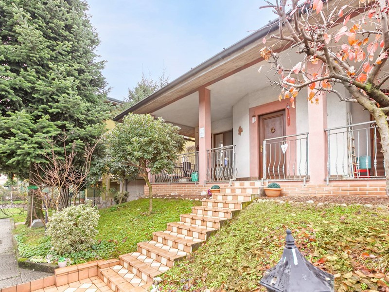 Villa in Vendita a Pagazzano, 320'000&euro;, 340 m²