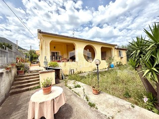 Villa in Vendita a Carini, 175'000&euro;, 206 m²