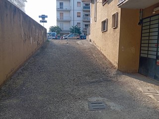 Magazzino in Vendita a Prato, 185'000&euro;, 200 m²
