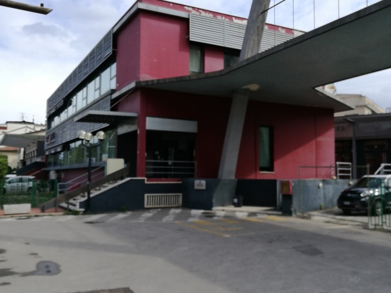 Ufficio in Affitto a Empoli, 5'500&euro;, 700 m²