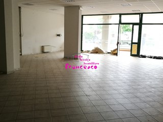 Immobile commerciale in Affitto a Empoli, 1'800&euro;, 250 m²