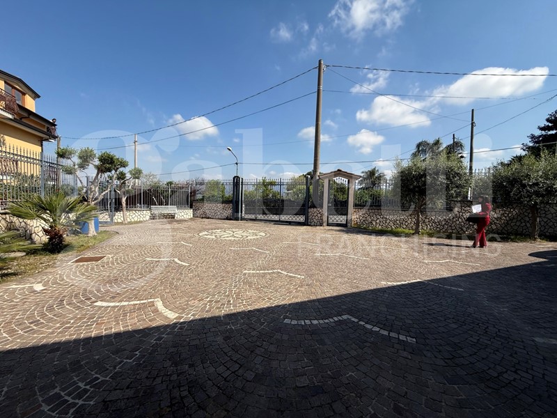 Negozio in Affitto a Sant'Egidio del Monte Albino, 1'800&euro;, 200 m²