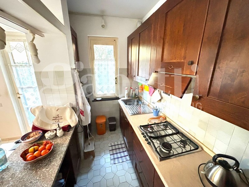 Villa bifamiliare in Vendita a Imperia, 580'000&euro;, 370 m², con Box