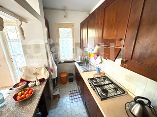 Villa bifamiliare in Vendita a Imperia, 580'000&euro;, 370 m², con Box