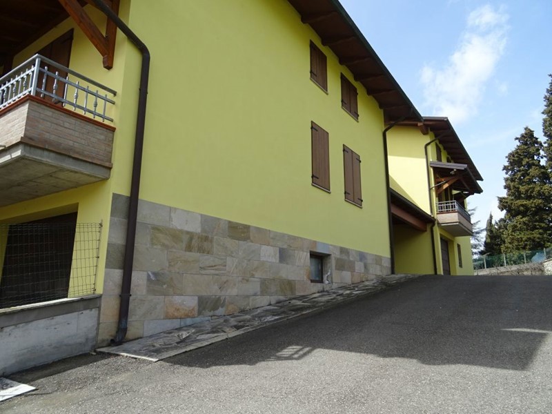 Villetta a schiera in Vendita a Guiglia, 200'000&euro;, 230 m², con Box