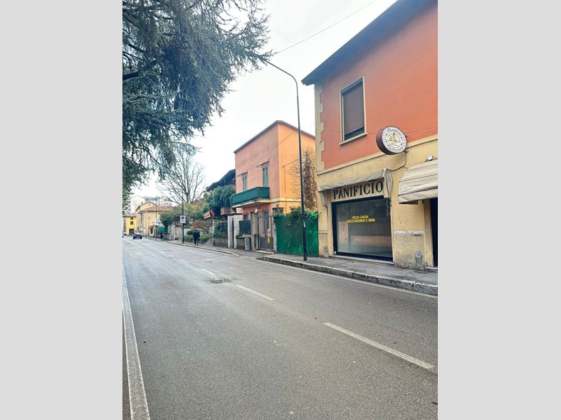 Negozio in Affitto a Cinisello Balsamo, 1'300&euro;, 140 m²