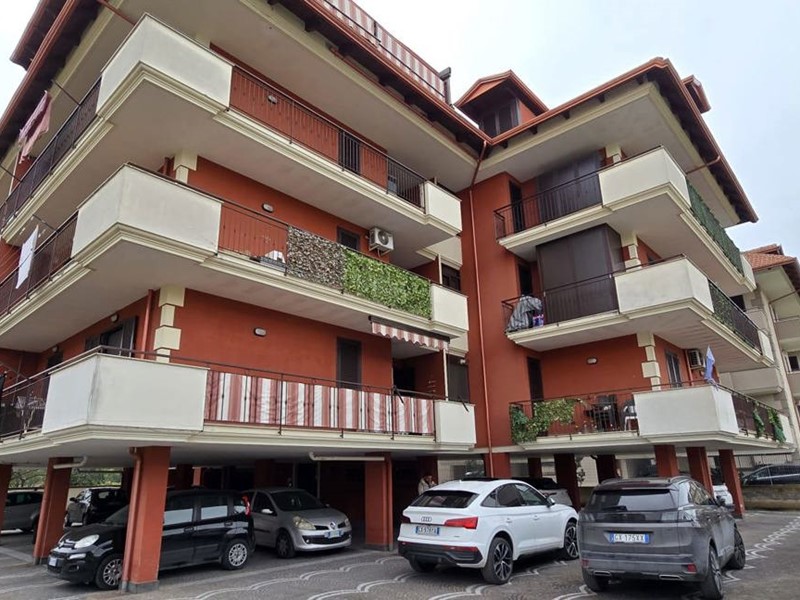 Trilocale in Vendita a Giugliano in Campania, 85'000&euro;, 85 m²