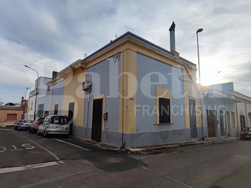 Casa Indipendente in Vendita a Ugento, 145'000&euro;, 225 m², con Box