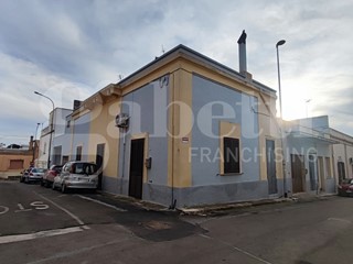 Casa Indipendente in Vendita a Ugento, 145'000&euro;, 225 m², con Box