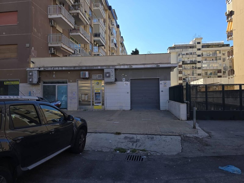 Negozio in Affitto a Palermo, 650&euro;, 38 m²